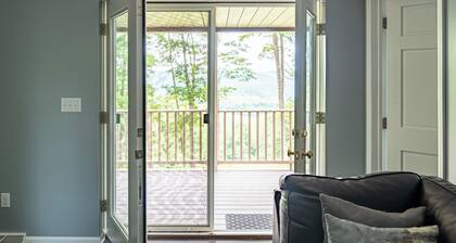 Peaceful Escape Ben Franklin Range 4-bedroom lodge in Kittanning, PA. Book now