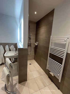 Douche, séchoir à cheveux