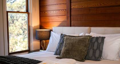 StayAU Private Two-Storey 6 Beds House Wendouree