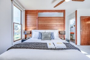 4 bedrooms, desk, iron/ironing board, travel crib