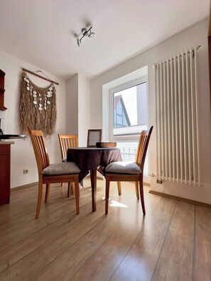 Dining - Bernstein (Rostock)