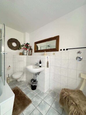 Shower, hair dryer - Bernstein (Rostock)