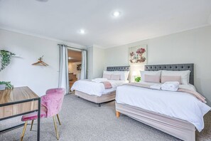 6 bedrooms, desk, iron/ironing board, WiFi