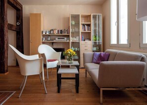 TV, peis og kontorer