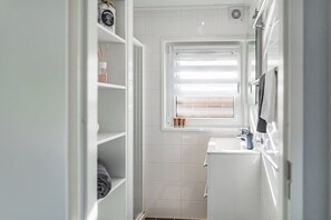 Shower, hair dryer - Hausboot Küstennebel (Ribnitz-Damgarten)