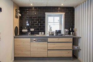 冷蔵庫、オーブン、コンロ、食器洗い機