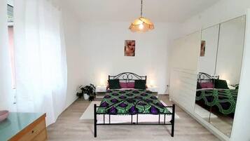 1 bedroom, iron/ironing board, WiFi, bed sheets