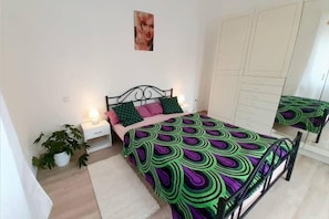 Ferros/tábuas de passar roupa, Wi-Fi, roupa de cama