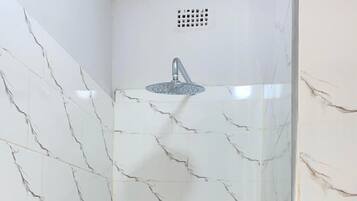 Eenvoudige cottage, niet-roken | Badkamer