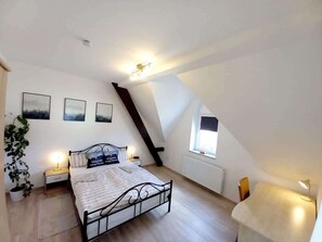 1 bedroom, iron/ironing board, WiFi, bed sheets