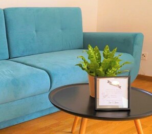 TV, offices - Fly Inn Apartment Berlin (Schönefeld)