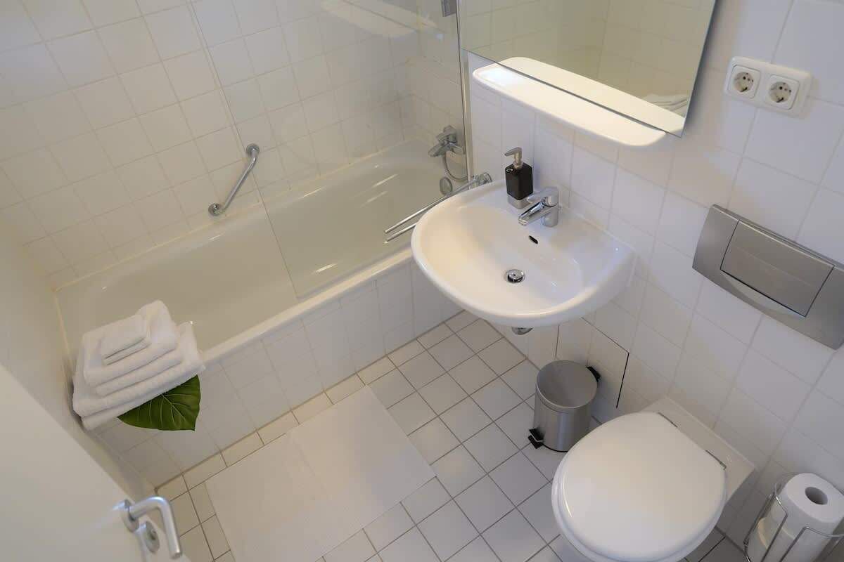 Dusche, Haartrockner, Handtücher