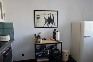 Kylskåp, ugn, spishäll och diskmaskin