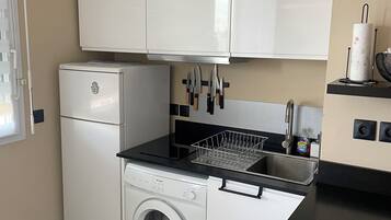 Micro-ondes, four, plaque de cuisson