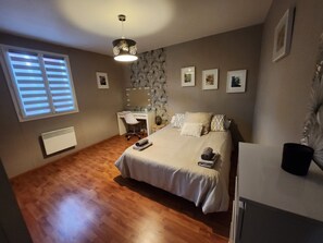 4 Schlafzimmer, Bügeleisen/Bügelbrett, kostenloses WLAN, Bettwäsche