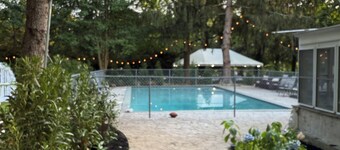 Hampton Style Summer Getaway - Spacious 4-bedroom house with private pool