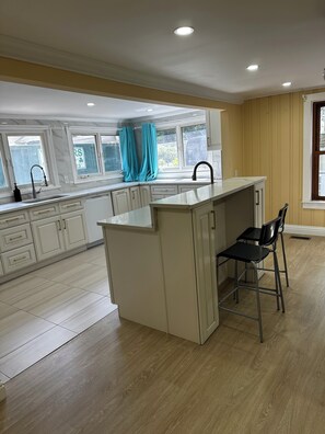 Mikrowelle, Ofen, Herdplatte, Geschirrspüler