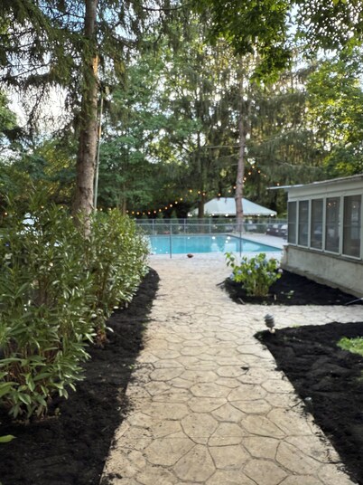 Hampton Style Summer Getaway - Spacious 4-bedroom house with private pool