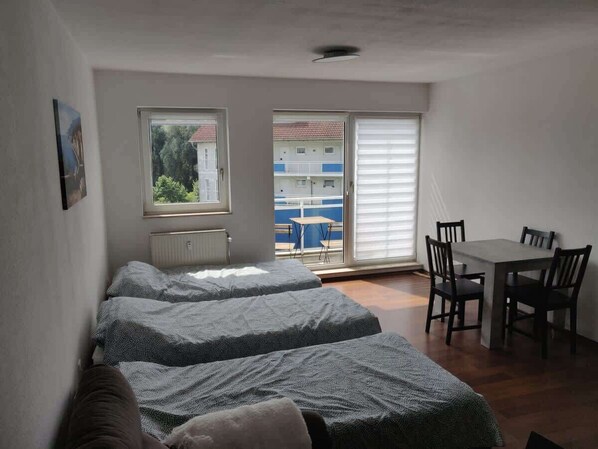 1 chambre, bureau, fer et planche à repasser, Wi-Fi