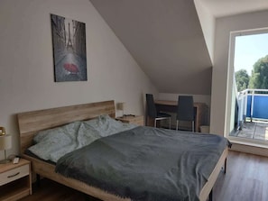 1 bedroom, desk, iron/ironing board, WiFi