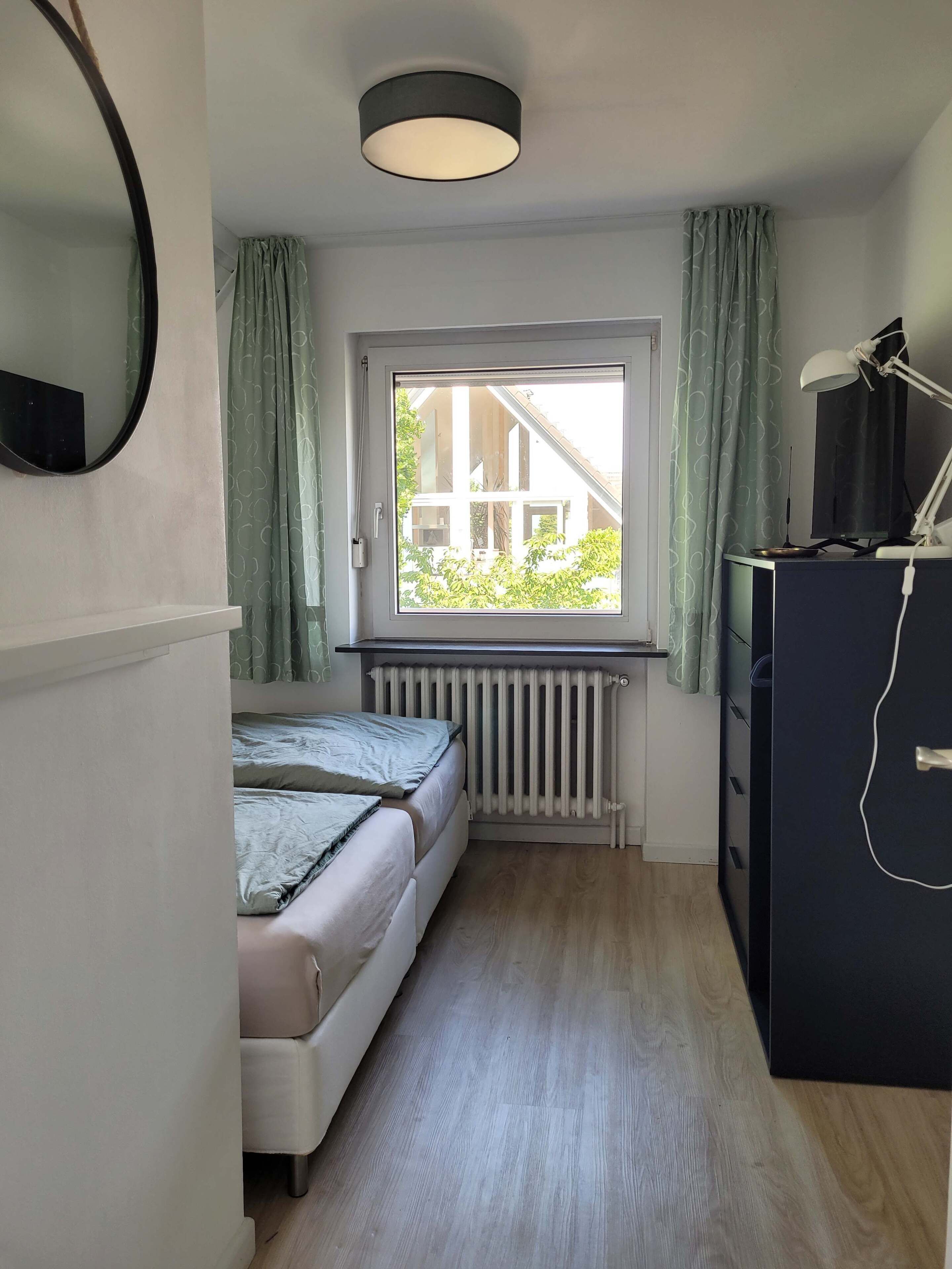 4 bedrooms, desk, WiFi