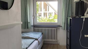 4 bedrooms, desk, WiFi
