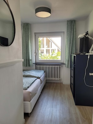 4 Schlafzimmer, Schreibtisch, WLAN