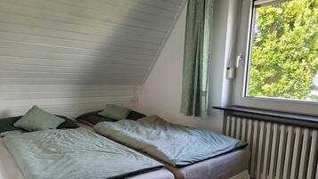 4 Schlafzimmer, Schreibtisch, WLAN