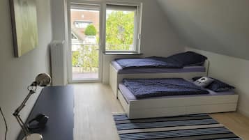 4 Schlafzimmer, Schreibtisch, WLAN