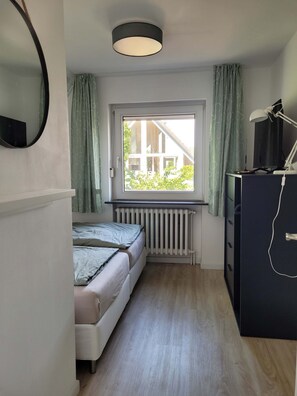 4 bedrooms, desk, WiFi