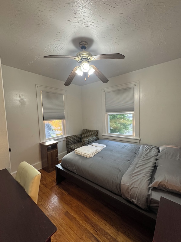 4 bedrooms, desk, iron/ironing board, free WiFi