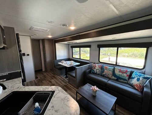 Huge RV w/ 4 bed Bunkhouse close to the beach!