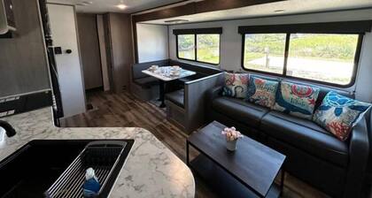 Huge RV w/ 4 bed Bunkhouse close to the beach!