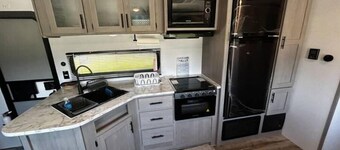 Huge RV w/ 4 bed Bunkhouse close to the beach!