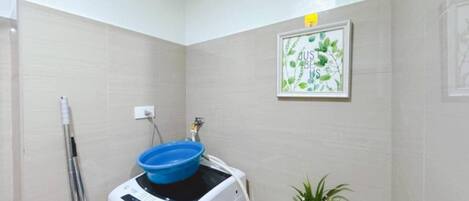 淋浴設備、風筒、坐浴桶、提供毛巾