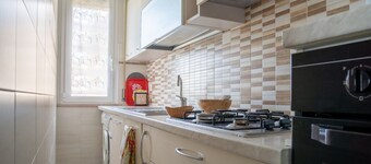 Cozy apartment of about 55 sqm, able to accommodate up to 6 people, located on the third floor of a building with a lift.The property is located in Lido Adriano, a seaside resort on the Adriatic coast and a few kilometers from Ravenna, in a well-served r