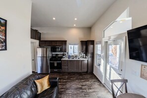 Fridge, microwave, oven, stovetop - Moab Tiny Home Near Arches | Sleeps 6 | King + Loft | Mill Creek Falls (Moab)