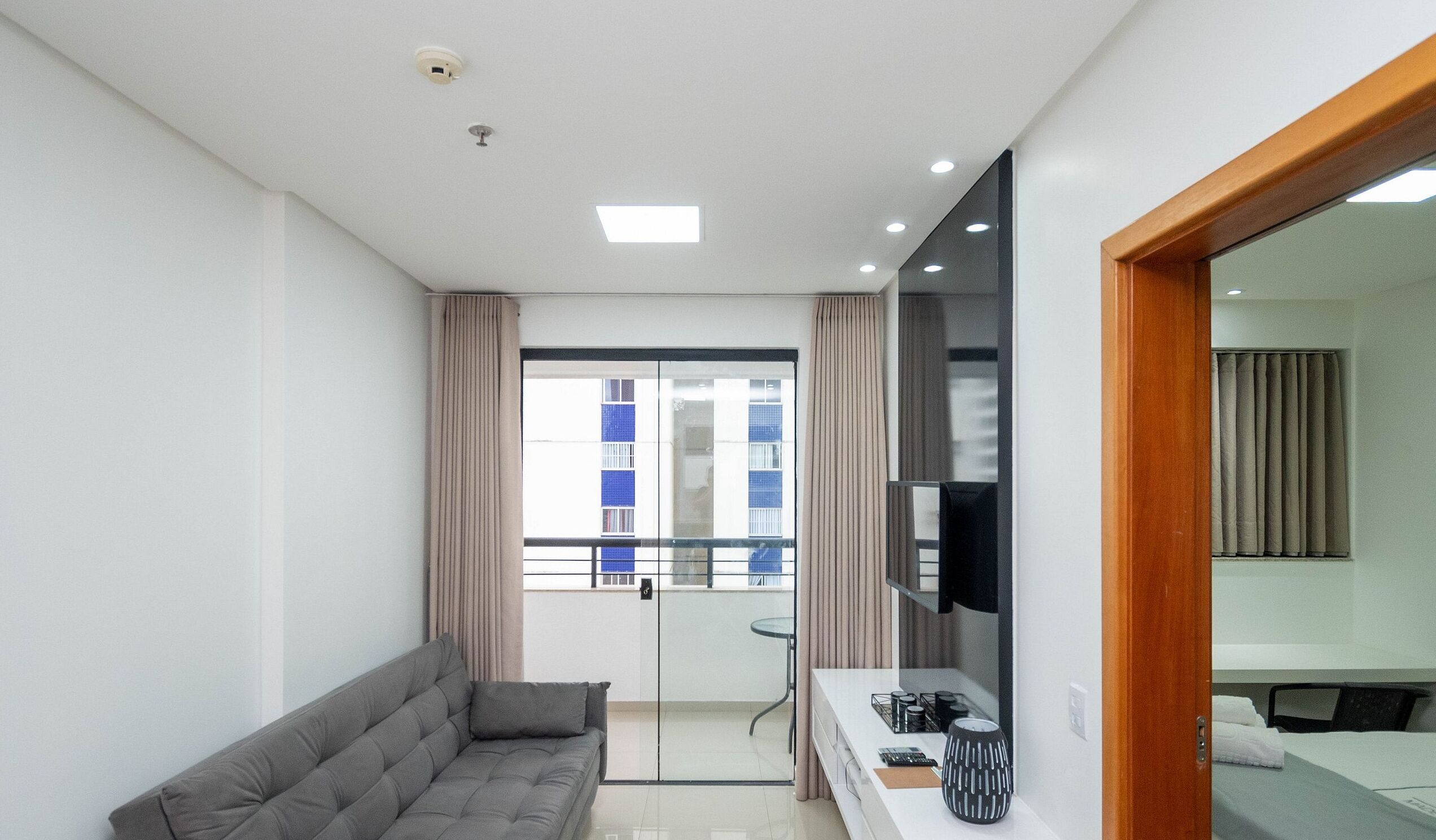 Apartamento básico | Sala de estar | Smart TV 32 polegadas com canais digitais