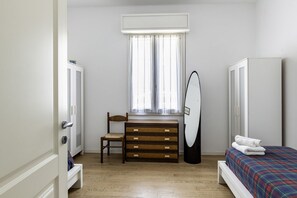 2 bedrooms, iron/ironing board, travel crib