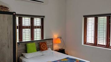 4 makuuhuonetta, silitysrauta/-lauta, Wi-Fi, vuodevaatteet