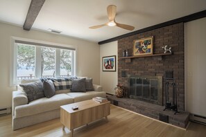 Smart TV, fireplace, books - Pinedale Estates Lakeside Getaway (Lyon Mountain)