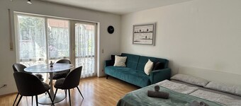 City-Nest I Balcony I Netflix