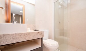 Basic Studio | Bathroom | Shower