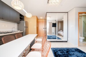 Basic Studio | Interior - LHD - Condo With and gym in Setor Bueno (Goiânia)