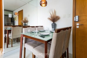 Basic Apartment | Dining