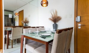 Basic Apartment | Dining