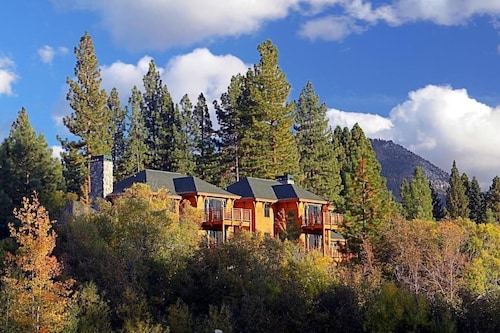 2-Bdrm Resort in beautiful Incline Village w/ fitness room, Sleeps 8. Free WiFi