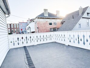 Property grounds - Charming House in the Heart of Downtown Troy! (Troy)
