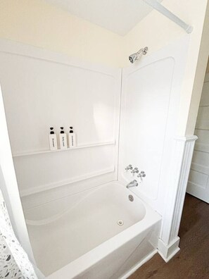Hair dryer - Charming House in the Heart of Downtown Troy! (Troy)