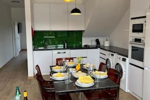 Mikrowelle, Ofen, Herdplatte, Geschirrspüler